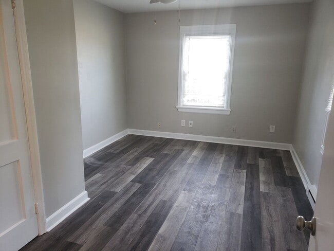 Building Photo - Warwick Blvd-15641