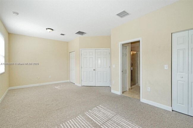 Building Photo - 1048 NE 208th St