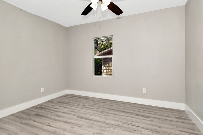 Building Photo - 1617 E Linden Ave