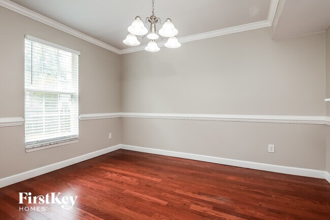Building Photo - 8405 Old Carriage Ct