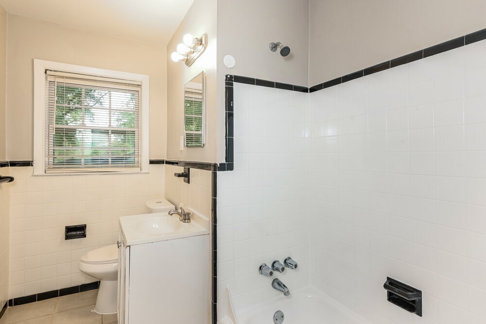 Building Photo - 3135 Robin Rd