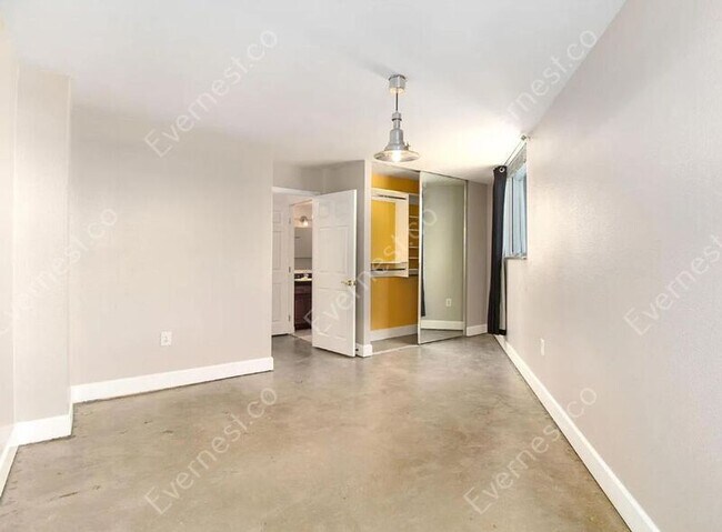 Building Photo - 601 W 11th Ave