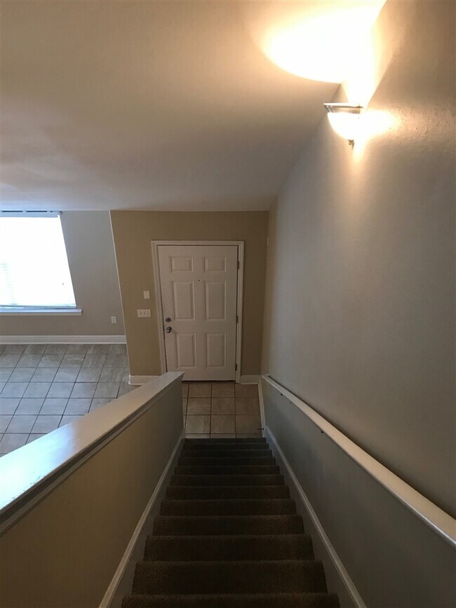 Building Photo - 2222 Cedarbrook Ct