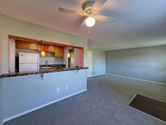 Building Photo - Charming Immaculate Three Bedroom Rambler in Tacoma