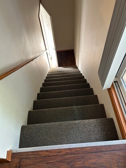 Building Photo - 240 Lake Louise Dr SW