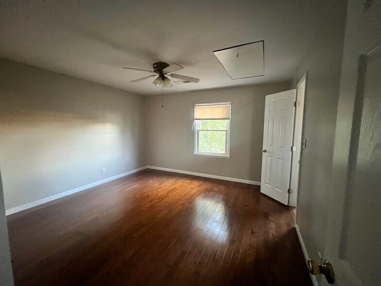 Building Photo - 333 Chapman Rd