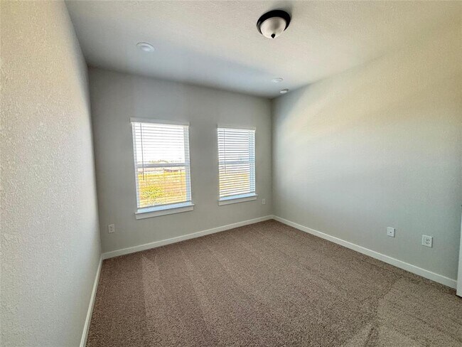 Building Photo - 2204 Spokane Dr