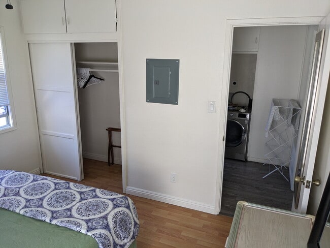 Primary Photo - Beachy, Upgraded 1 Bed / 1 Bath – Just 49 ...