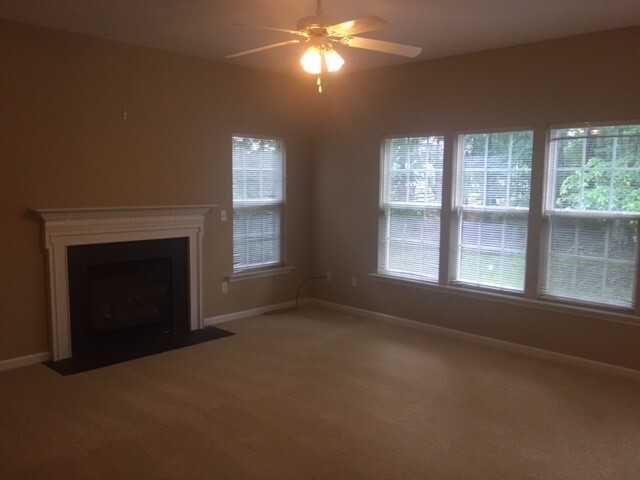 Building Photo - Simpsonville - 4BD+Bonus/2.5BA, 2425SF