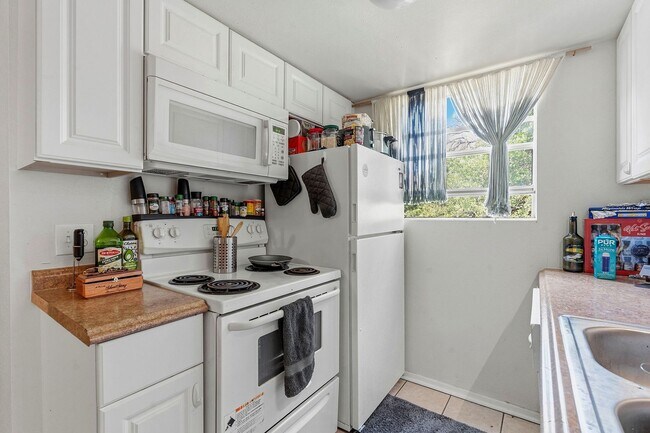 Building Photo - CENTURY 203