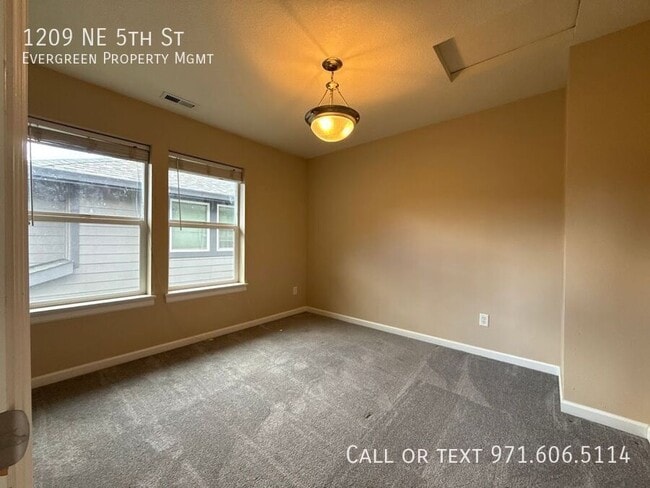 Building Photo - 1209 NE 5th St