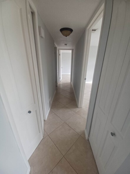 Building Photo - 129 Camphor Cir