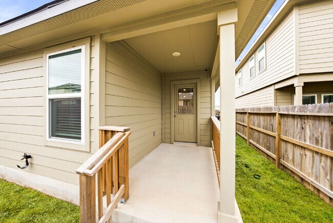 Building Photo - Charming 3-Bed 2 Bath Oasis with Amazing Amenities