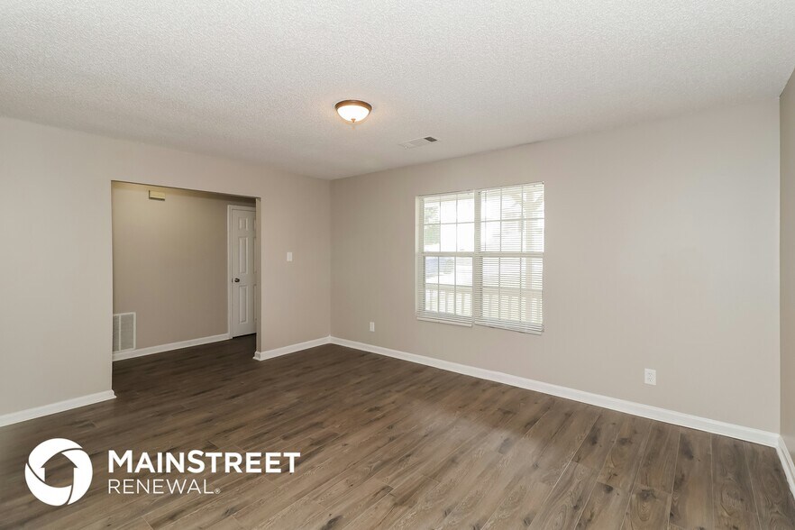 Building Photo - 770 Stonebridge Crescent