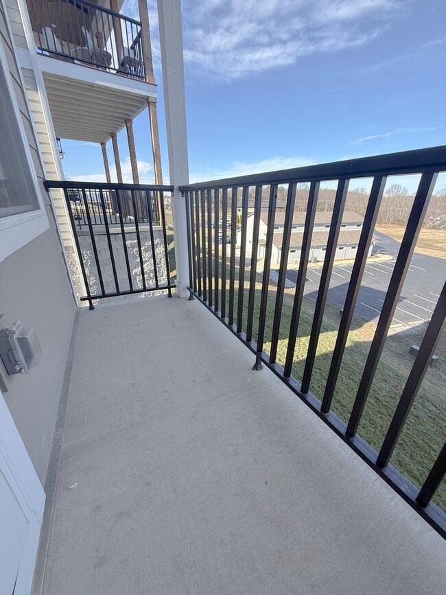 Building Photo - 2-Bedroom with Flex Room, Pool, and Pickleball Court in Cookeville