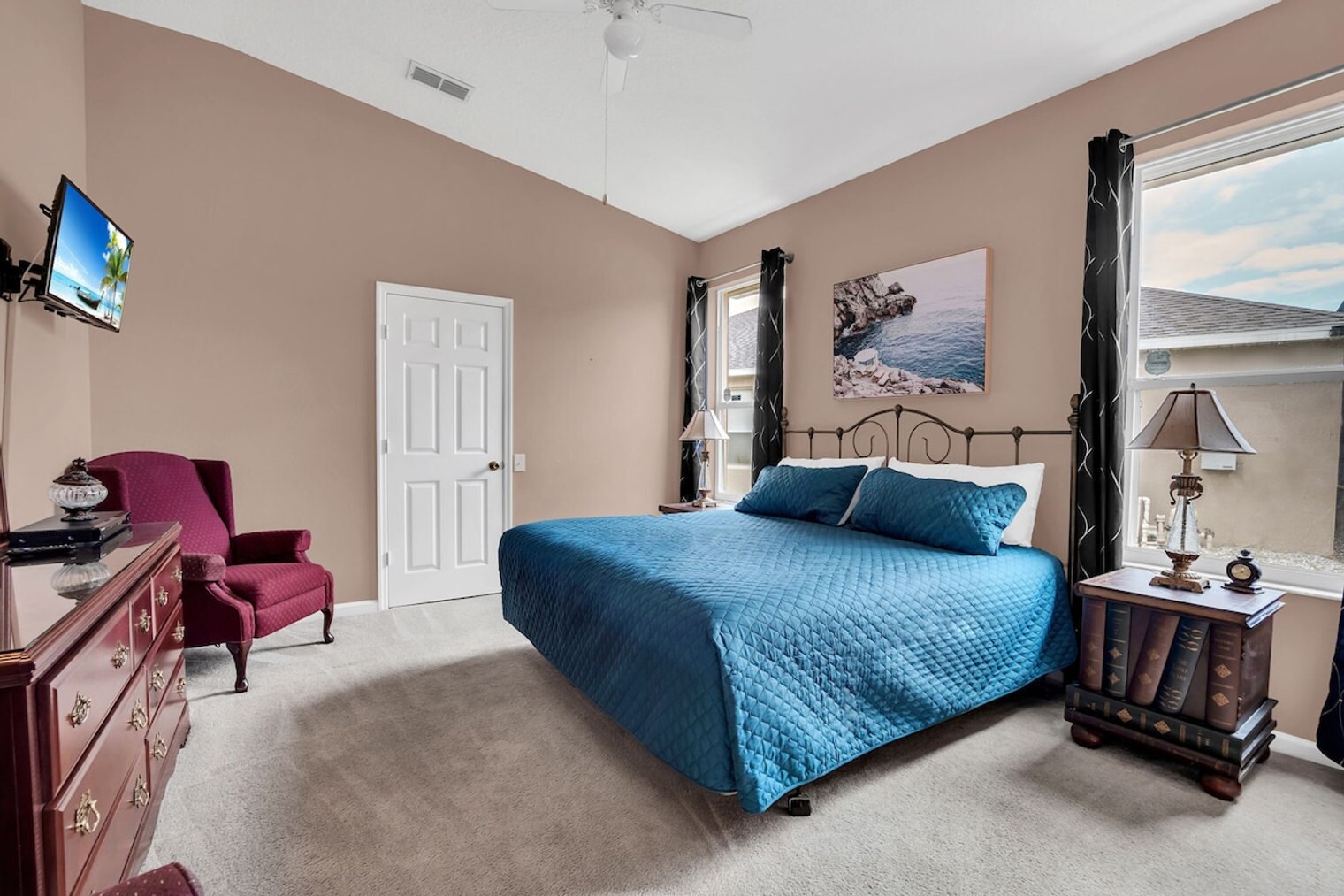 Building Photo - 8144 Fan Palm Way