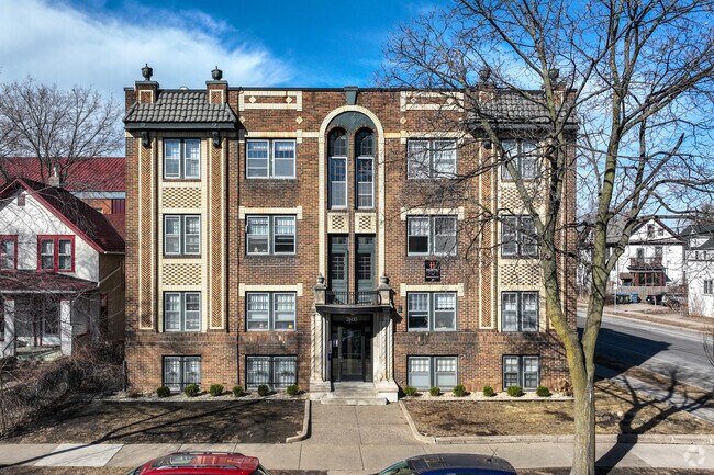Building Photo - 2600 Pleasant