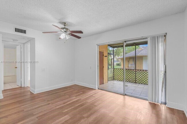 Building Photo - 4525 Treehouse Ln