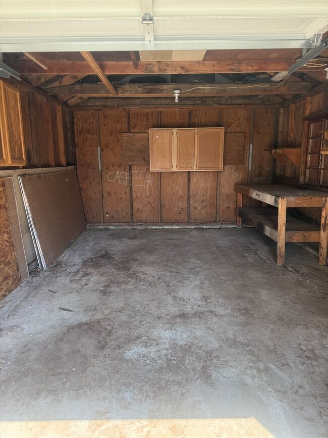 Building Photo - 3 Bed 1 Bath Newly Remodeled Pet Free Home...