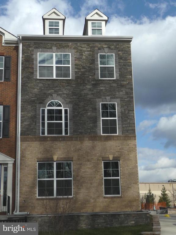 Building Photo - 2888 Findley Rd