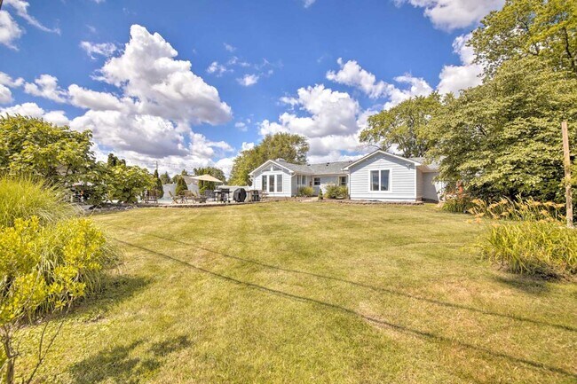 Building Photo - 6447 S Franklin Rd