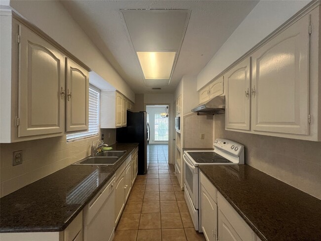 Building Photo - 7026 Lacy Hill Dr