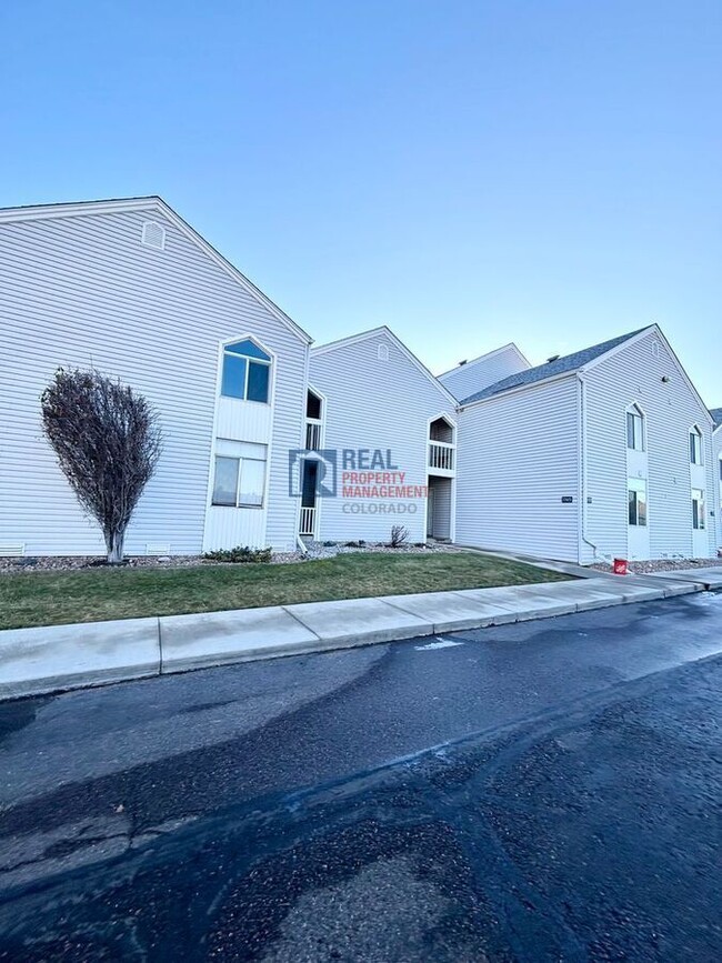 Building Photo - 3305 S Monaco St Pkwy