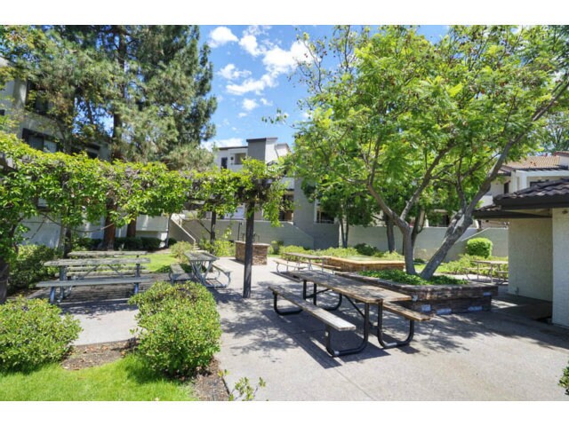 Building Photo - 880 E Fremont Ave