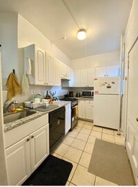 Building Photo - 322 St Paul St