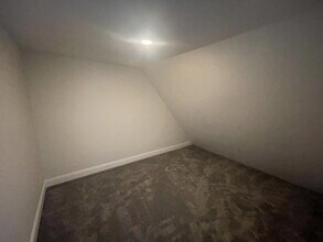 Building Photo - "Spacious 5-Bedroom Gem with 2 Full Baths on Logan Street - Your Harrisburg Haven Awaits!"