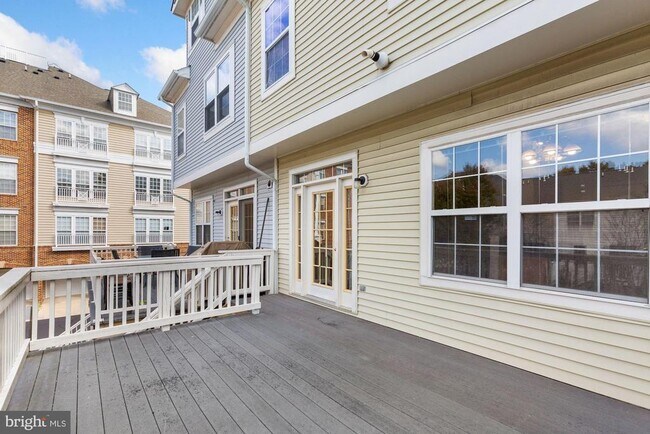 Building Photo - 207 Garden View Way