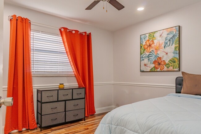 Building Photo - 1875 Williams Manor Ave