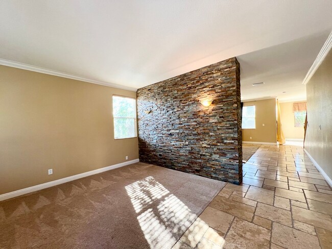 Building Photo - MOVE-IN SPECIAL! BEAUTIFUL 3 BEDROOM SUMME...