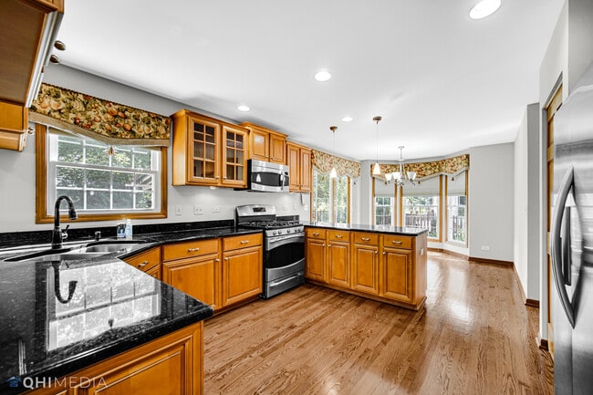 Building Photo - 1341 E Thacker St