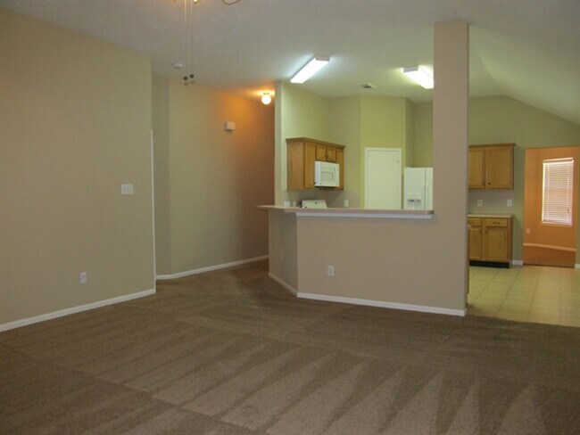 Building Photo - 2750 Hidden Spring Falls Dr