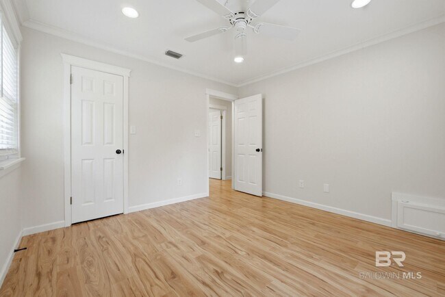 Building Photo - 108 Cherry Cir