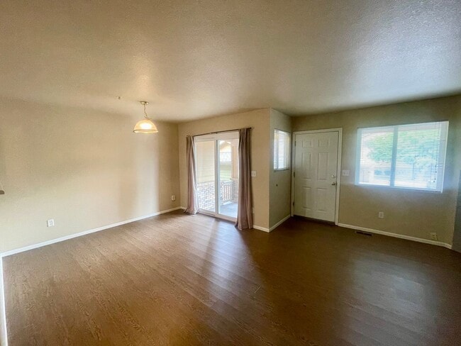 Building Photo - Amazing 3 bed, 3.5 bath Condo in Rigden Farm!