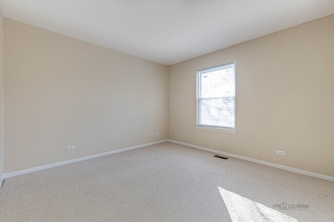 Building Photo - 348 Pine Lake Cir