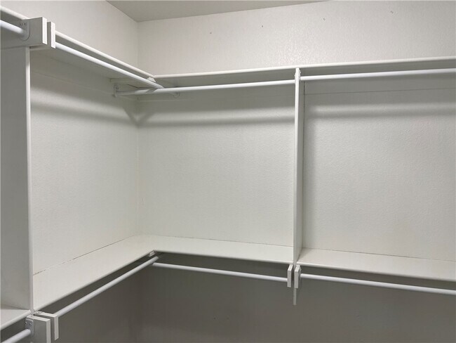 Building Photo - 1001 Tulip St