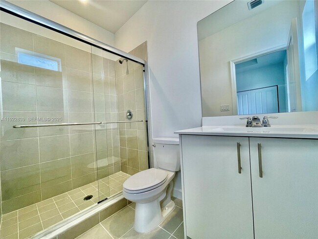 Building Photo - 1141 SE 2nd St