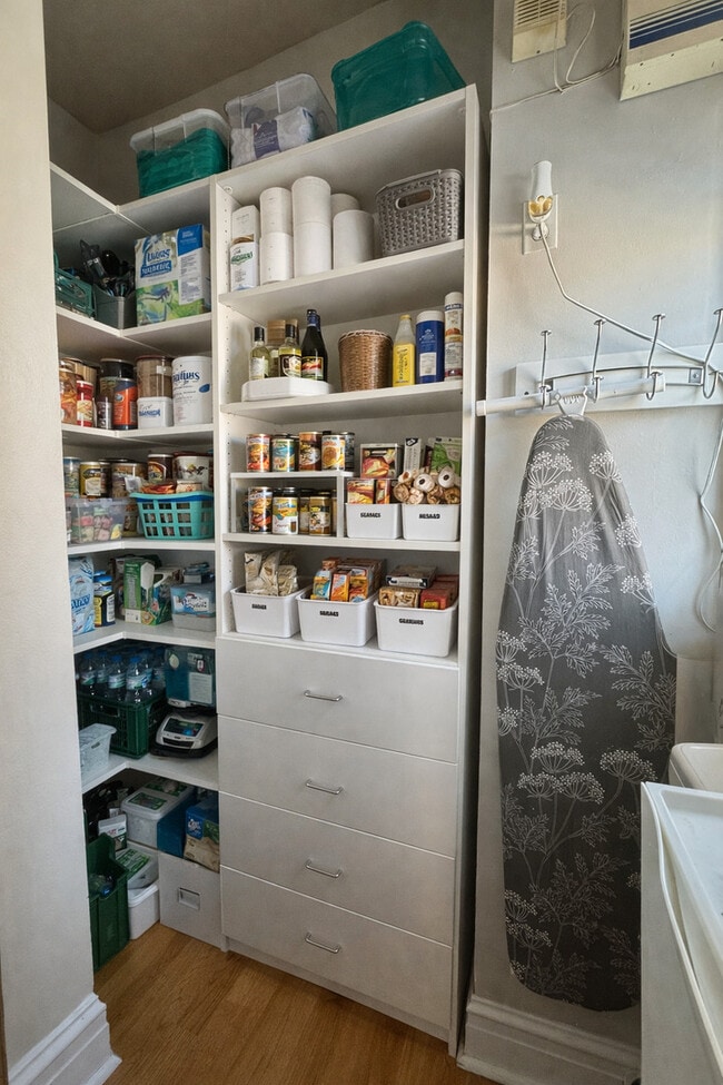 Building Photo - 4110 N Southport Ave