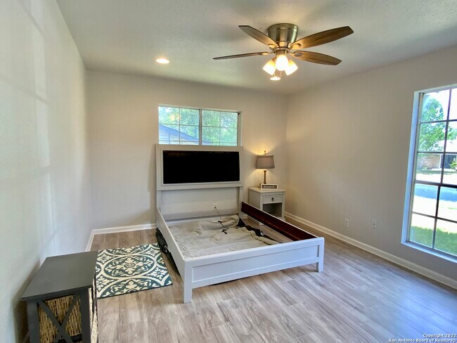 Building Photo - 8110 Pleasant Forest Dr