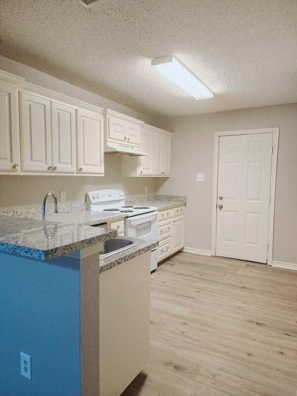 Building Photo - 10245 Country Hills Blvd