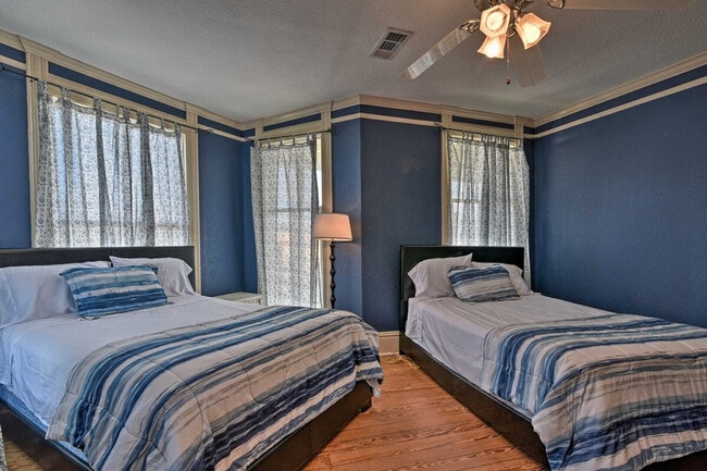 Building Photo - 2901 Broadway Avenue J