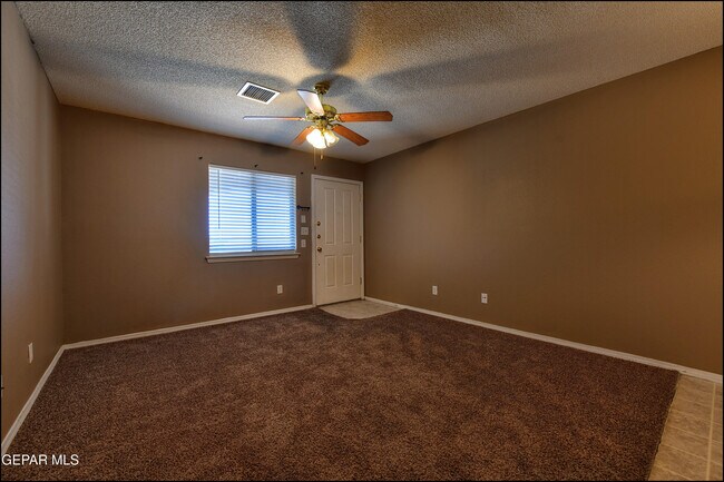 Building Photo - 3404 Blue Earth Ln
