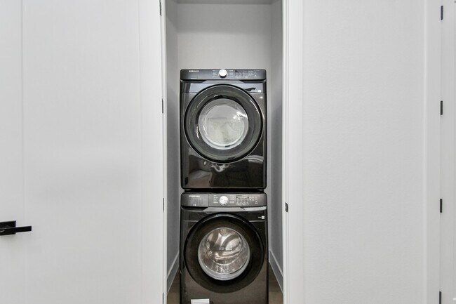 Building Photo - 7129 Sidney St