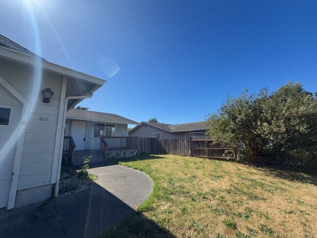 Building Photo - 3121 Matthew Ln