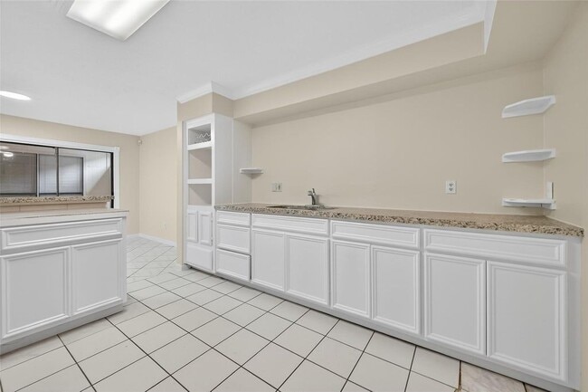 Building Photo - 6415 Grandvale Dr