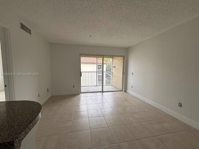 Building Photo - 440 S Park Rd