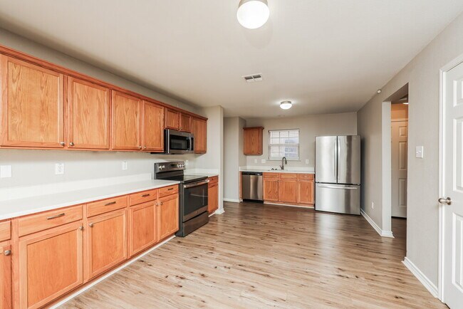 Building Photo - 310 Quail Run Rd